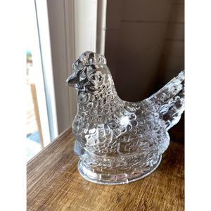 Glass Nesting Hen in Excellent Condition 1 piece